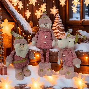 Ensemble de poupées de Noël roses avec Père Noël, bonhomme de neige et renne décoratifs