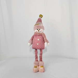 Détail de la peluche bonhomme de neige rose avec paillettes dorées et longues jambes extensibles