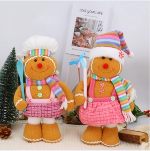 Λεπτομέρεια από βελούδινα ανθρωπάκια gingerbread με καπέλο σεφ και χριστουγεννιάτικα