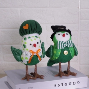 St. Patrick's Day Glowing Bird Ornament With LED Light Green Shamrock Pattern Bird Figurine Holiday Table Decoration