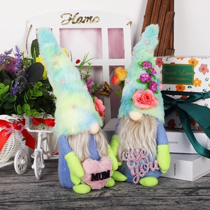 Muttertags-Wichtel mit blauen Hüten halten MUM-Herz und Love-You-Schild als Dekoration