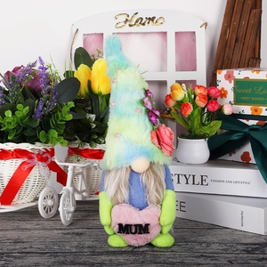 Muttertag Wichtel mit mintgrüner Mütze und rosa Herz mit Mum-Aufschrift Dekoration