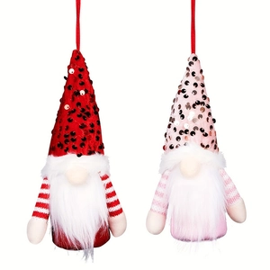 Dettaglio di gnomi natalizi con paillettes rosse e rosa e lunghe barbe bianche morbide