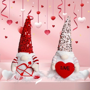 Leuchtende Valentinstag-Zwerge mit Pailletten und Herz-Deko auf rosa Hintergrund im 2er-Set
