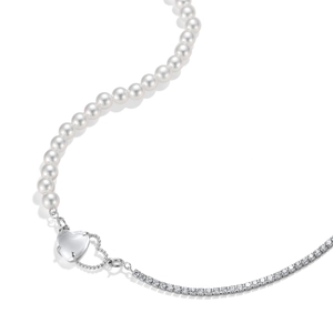 Detail of S925 silver necklace featuring white pearls and shimmering crystal tennis chain