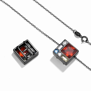 Collier géométrique en argent S925 plaqué or noir avec pierres carrées multicolores