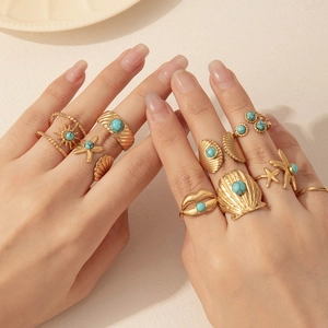 Set di anelli bohémien dorati con stelle marine, conchiglie e turchese per donna