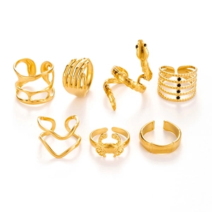 Set de 7 anillos de acero inoxidable dorado con diseños de serpiente, cangrejo y huesos