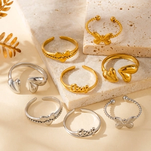 Verstellbares Herz- und Schmetterlingsring-Set aus Edelstahl in Gold und Silber