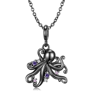 Collar colgante de pulpo negro creativo con circonitas púrpuras en una fina cadena de metal