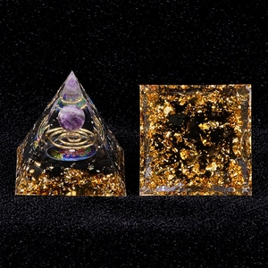 Piramide energetica orgonica con ametista, ossidiana e spirale di rame albero della vita