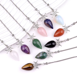 Natuurlijke kristallen pendel ketting met drievoudige maan en zilveren pentagram hanger
