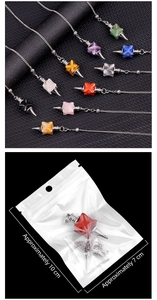 Detalle de péndulos de cristal Merkaba con empaque de 10x7cm para meditación y yoga