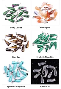 Vue détaillée de pendentifs en forme de goutte de 25 mm en six pierres semi-précieuses