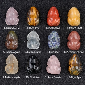 Set van 12 gesneden kristallen kikkerbeeldjes in diverse natuurlijke edelstenen