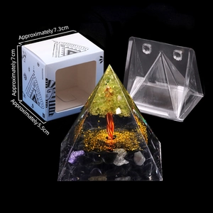 Pyramide en résine arbre de vie en péridot vert avec feuilles d'or et boîte cadeau
