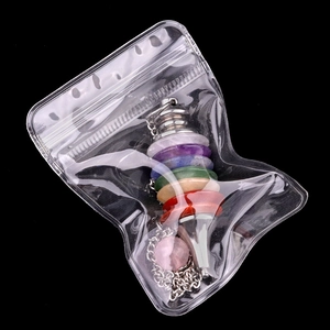 Sieben-Chakra-Naturkristallpendel mit Silberkette und kleiner rosa Kristallkugel
