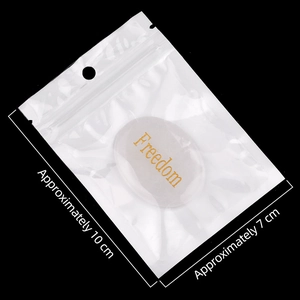 Pierre de pouce en cristal blanc gravée Freedom en sachet transparent de 10x7cm