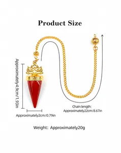Nahaufnahme des kegelförmigen Achat-Pendels mit goldener Lotus- und OM-Symbolkappe