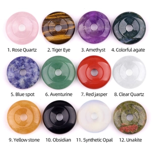 Lot de 12 pendentifs en pierre naturelle dont quartz rose et œil de tigre polis