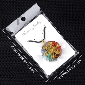 Pendentif en résine Cube de Métatron avec pierres de chakra et cordon noir réglable