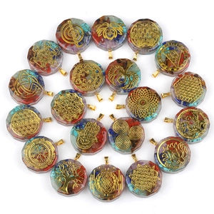 Lot de 18 pendentifs d'énergie Orgone hexagonaux avec pierres chakra et symboles spirituels