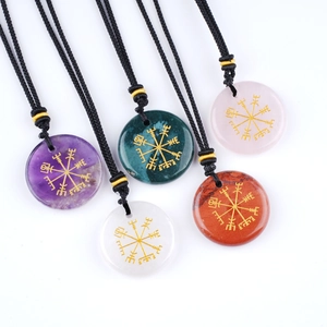 Collares de brújula vikinga Vegvisir en piedras de cristal natural de cinco colores