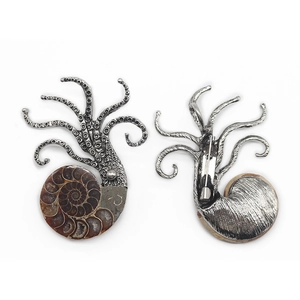 Abalone-Schnecke Oktopus-Brosche Anhänger mit Vintage-Metalltentakeln und natürlichem Nautilus