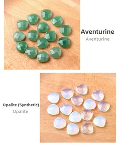 Dettaglio di ciondoli a cuore sfaccettati in aventurina verde e opalite sintetica