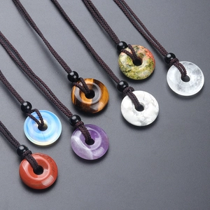 Collier Pendentif Donut en Pierre Naturelle Boucle de la Paix Cristal Agate Corde Tressée Réglable Bijoux en Pierre de Guérison Homme Femme