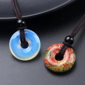Colliers pendentifs donut en agate de cristal avec cordon tressé à la main pour tous