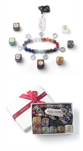 7 Chakra Stein Schmuckset mit Perlenarmband und Kristallanhänger in weißer Geschenkbox