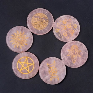 Ornamento de Piedra de Energía Redonda de Cuarzo Rosa Natural Grabado en Oro Árbol de la Vida Pentagrama Triple Luna Piedra