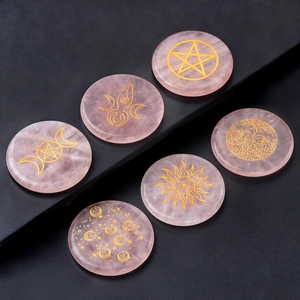 Set de 6 piedras de cuarzo rosa con grabados dorados de árbol de vida y lunas
