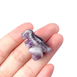 Figurine de dinosaure en améthyste sculptée à la main avec textures naturelles