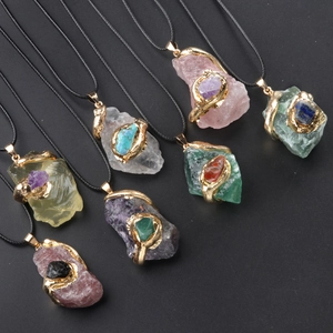 Μποέμ επίχρυσα κολιέ από ακατέργαστο αμέθυστο, χαλαζία και αχάτη σε ακανόνιστο σχήμα