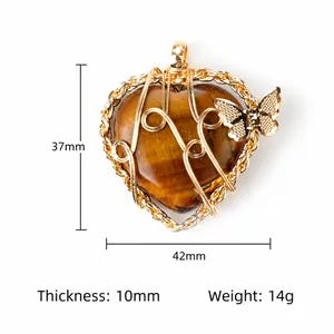 Pendentif cœur en œil de tigre arbre de vie avec fil doré et décor papillon ciselé