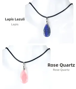 Detailansicht der facettierten Tropfenanhänger aus Lapislazuli und Rosenquarz Kristal
