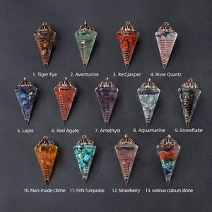 Collezione di 13 pendoli in pietre preziose con finitura in rame antico e filo avvolto