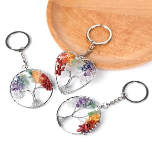 Porte-Clés Arbre de Vie en Pierre Semi-Précieuse Colorée Fait Main Enroulé de Fil Éclats de Cristal Naturel Pendentif Sac Chakra Yoga Homme Femme