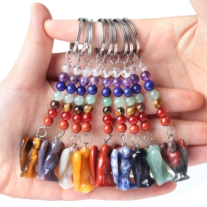 Porte-clés Ange en Pierre Naturelle de Chakra Pendentif en Pierre Semi-précieuse Sculptée à la Main Avec Sept Perles de Chakra Bijoux Spirituels Cadeau