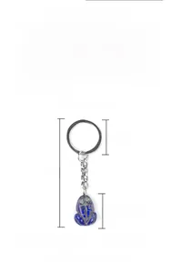 Détail du porte-clés grenouille en lapis-lazuli montrant les dimensions 22x25x10mm sur blanc