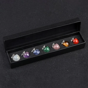 Set de manzanas de siete cristales naturales chakra en caja de regalo negra
