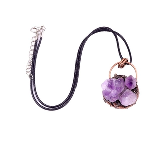 Collar con colgante de racimo de amatista bruta vintage con alambre de cobre y cordón