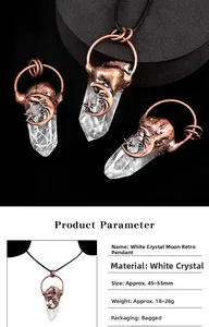 Vue détaillée du pendentif en cristal blanc vintage avec motifs célestes lune et étoile
