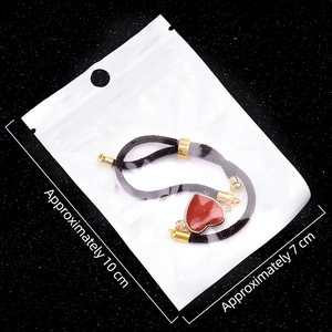Pulsera ajustable con dije de corazón, cuerda trenzada oscura y piedras de amatista ojo de tigre