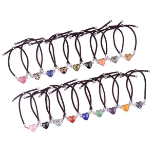 Set mit 20 verstellbaren Kordelarmbändern mit verschiedenen herzförmigen Halbedelsteinen