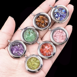 Set di sette collane tonde in acciaio inossidabile con varie pietre di cristallo naturale