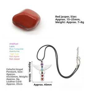 Détail du pendentif ange chakra sur cordon noir et pierre de jaspe rouge brute