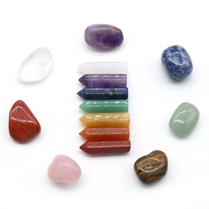Set di cristalli curativi Chakra con 7 prismi esagonali e 7 pietre burattate